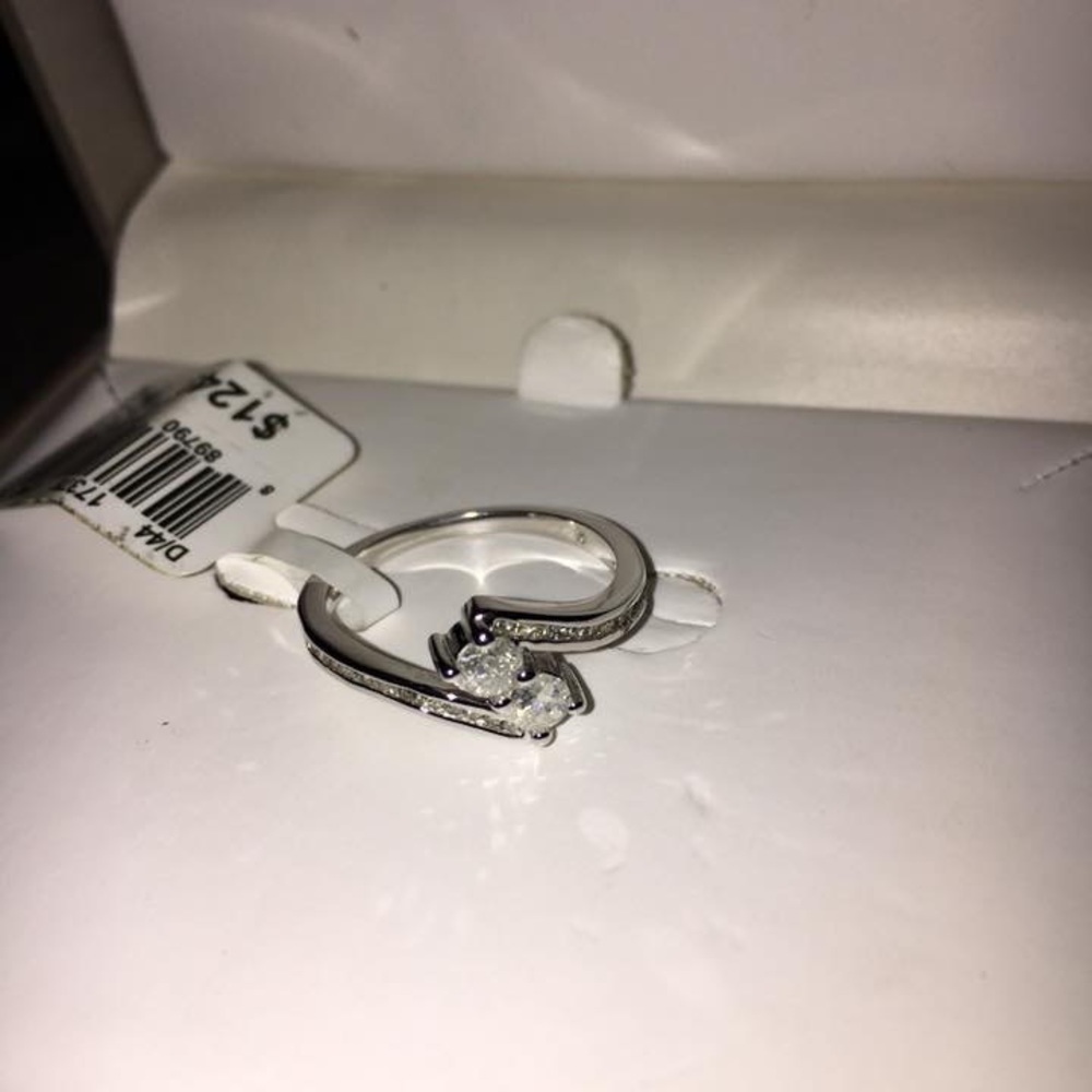 10k white gold .5ctw diamond ring