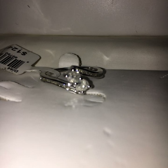 10k white gold .5ctw diamond ring - Picture 2 of 4