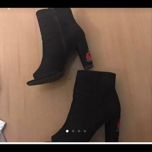 Rose boots *IN SEASON EXCELLENT CONDITION*