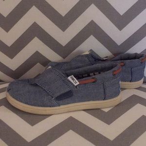TOMS toddler shoes size 9 denim blue