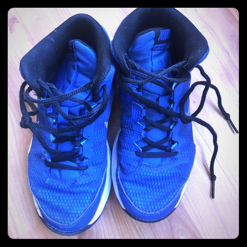 Nike size 4 kid's basketball shoes-good Condition