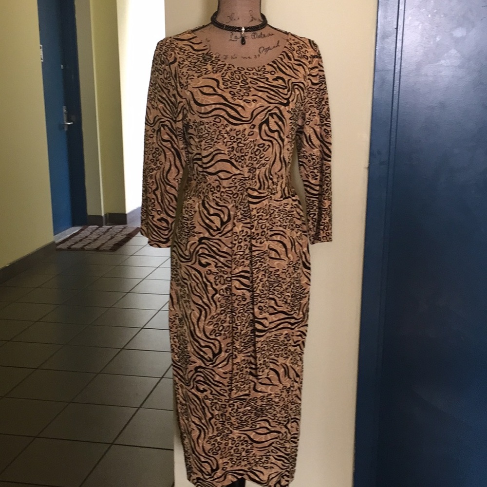 ASHRO Gold dress with black design👒👗👒