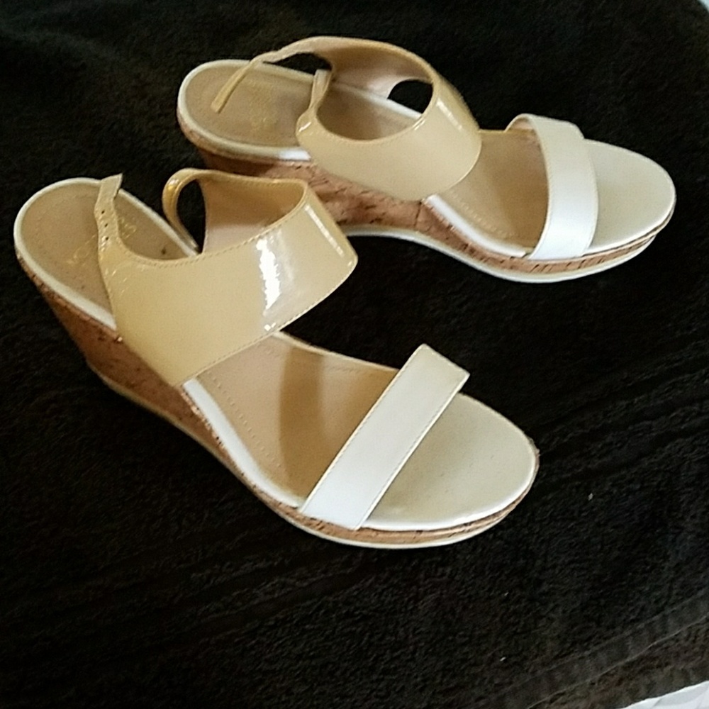 Mootsie Tootsies size 8.5 wedge sandals