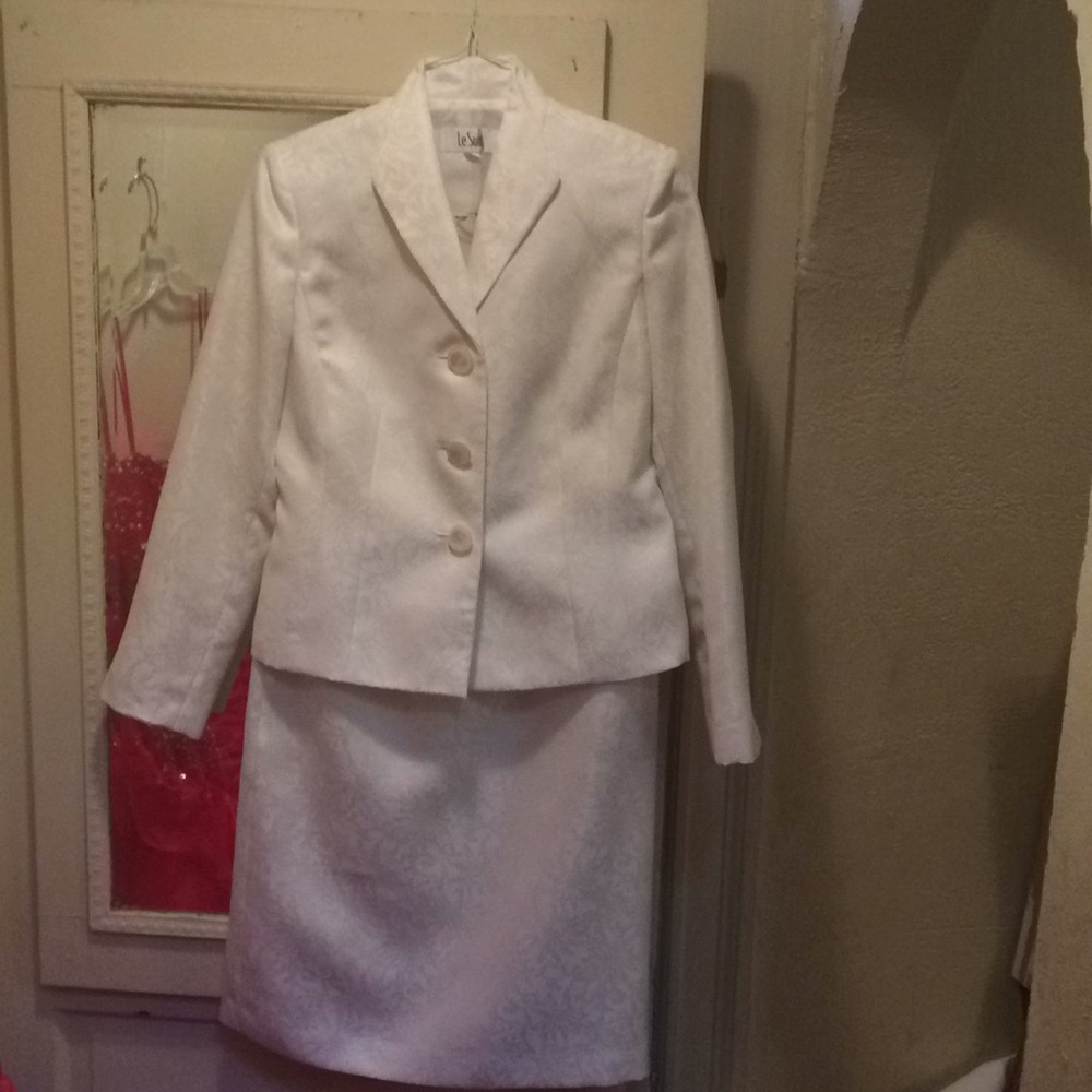 White suit - Le Suit