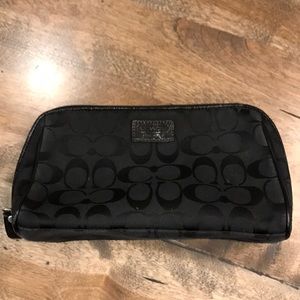 Black Coach make up bag. Approx. 9"x5.25"x2.5"