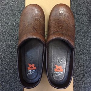 Dansko Brown Clogs - NWOT - 39
