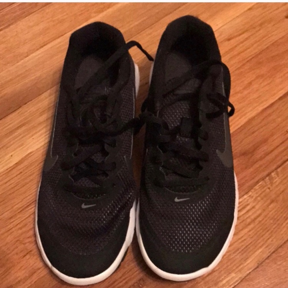 6.5 new Nike sneakers
