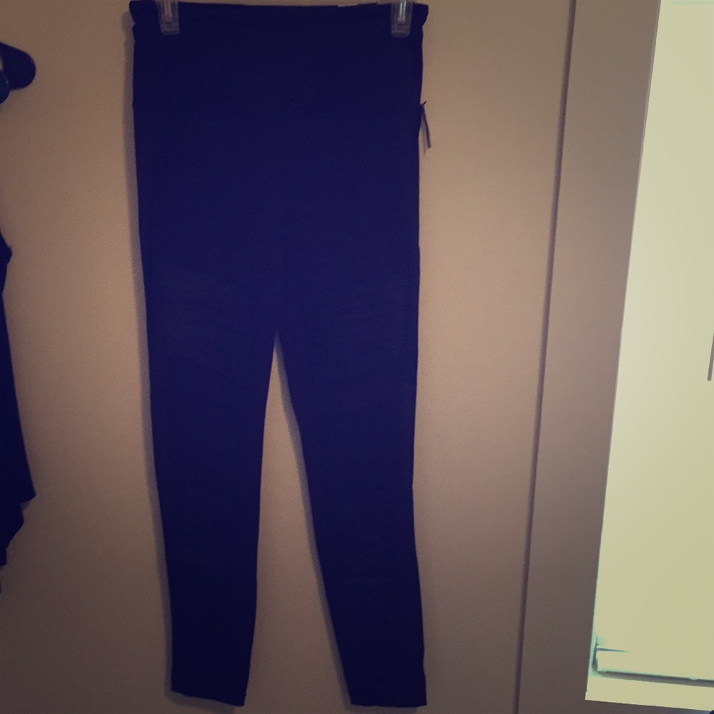 NWT VS knockout leggings dupe for Alo yoga Moto