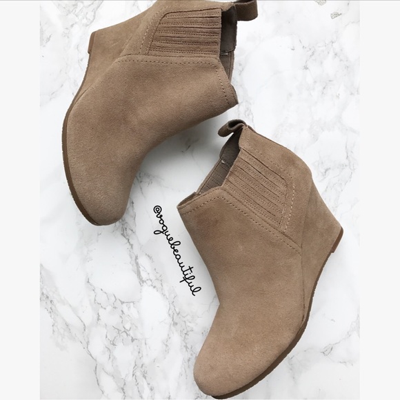 dv wedge booties