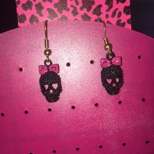 𗁲☠️𗁳Betsey Johnson black sugar skulls𗁳☠️𗁲