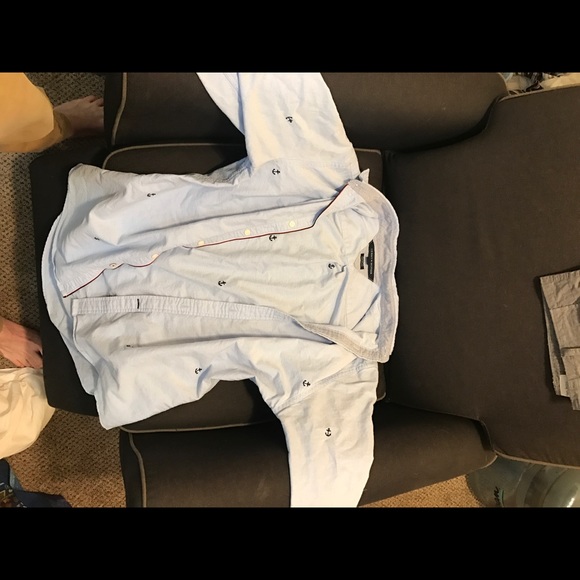 Tommy Hilfiger button up - Picture 1 of 2