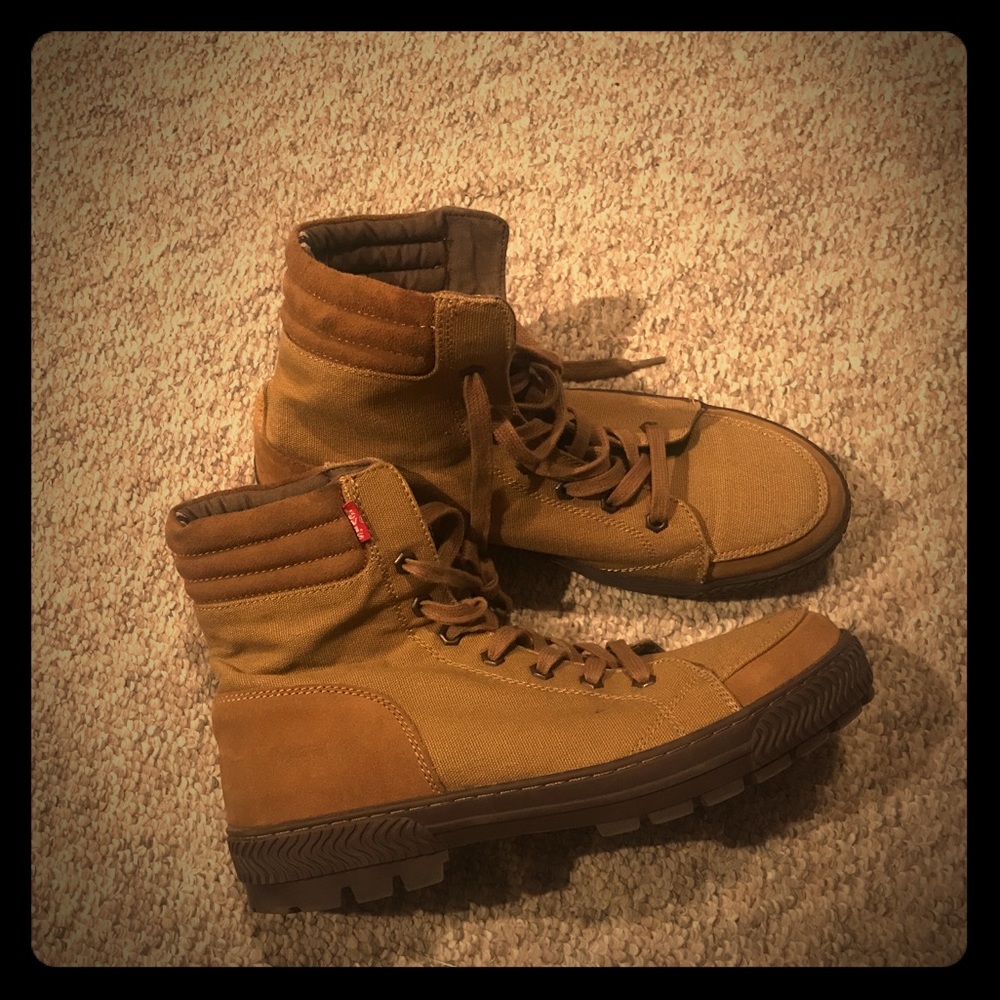 Levi Canvass Boots