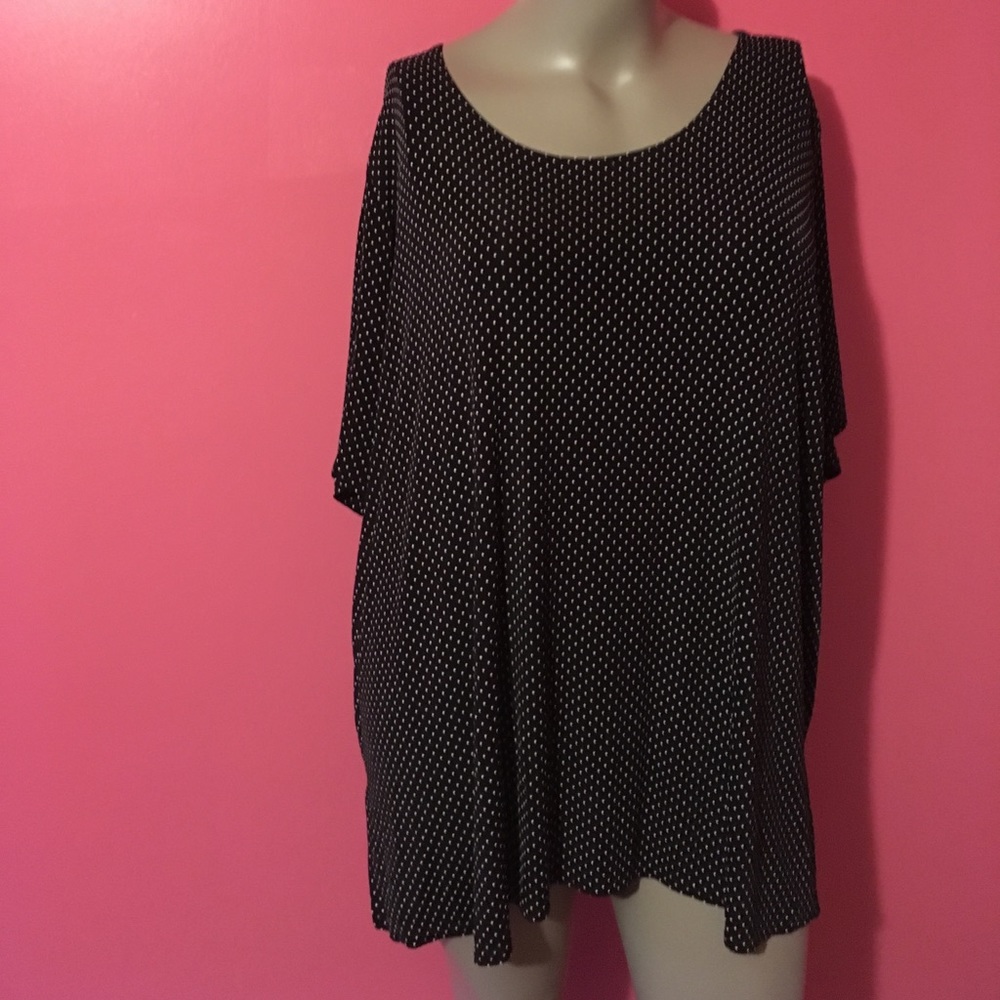Black/White stretch comfortable top