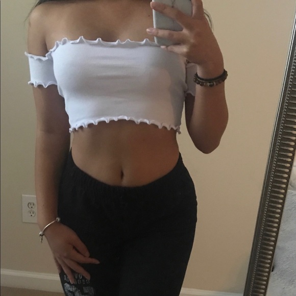 ❌SOLD❌🍥Off-Shoulder Rimmed Top🍥 - Picture 2 of 2