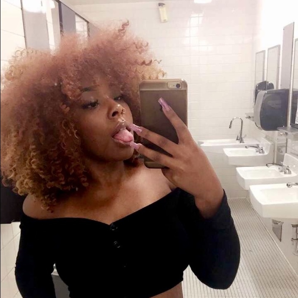 Meet your Posher, Marissa