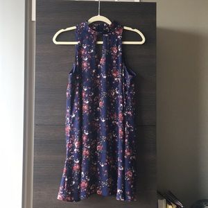 Sleeveless floral shift dress