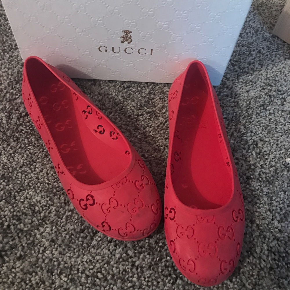 Girls size 2 Gucci rubber flats