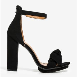 Meet your Posher, Torri