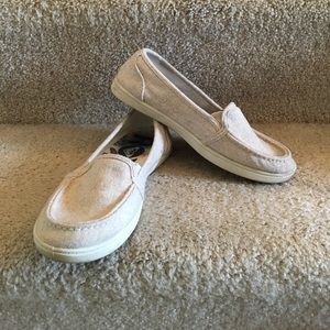 Slip on roxy tan sneakers