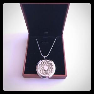 Maroma Life Essential Oils Sunflower Necklace