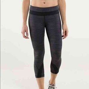 Lululemon grey stripe run inspire crops size 6
