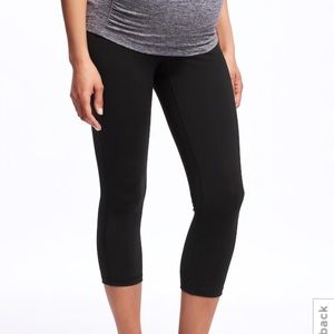 Old Navy Active Go-Dry Full-Panel Maternity Capri