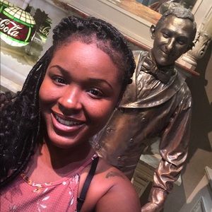 Meet your Posher, Angela