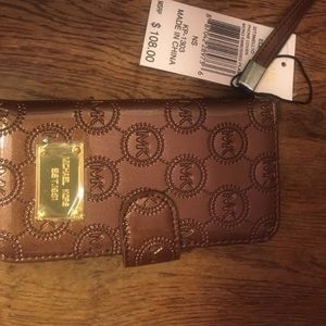 Micheal kors wallet & wristlet iPhone 6