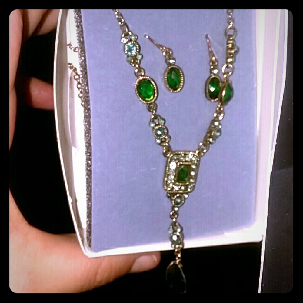 Avon Emerald necklace and earrings