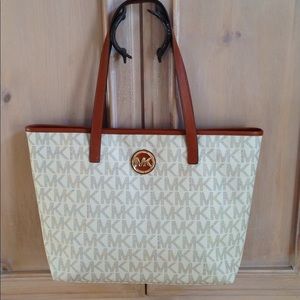 Michael Kors Jet Set Tote