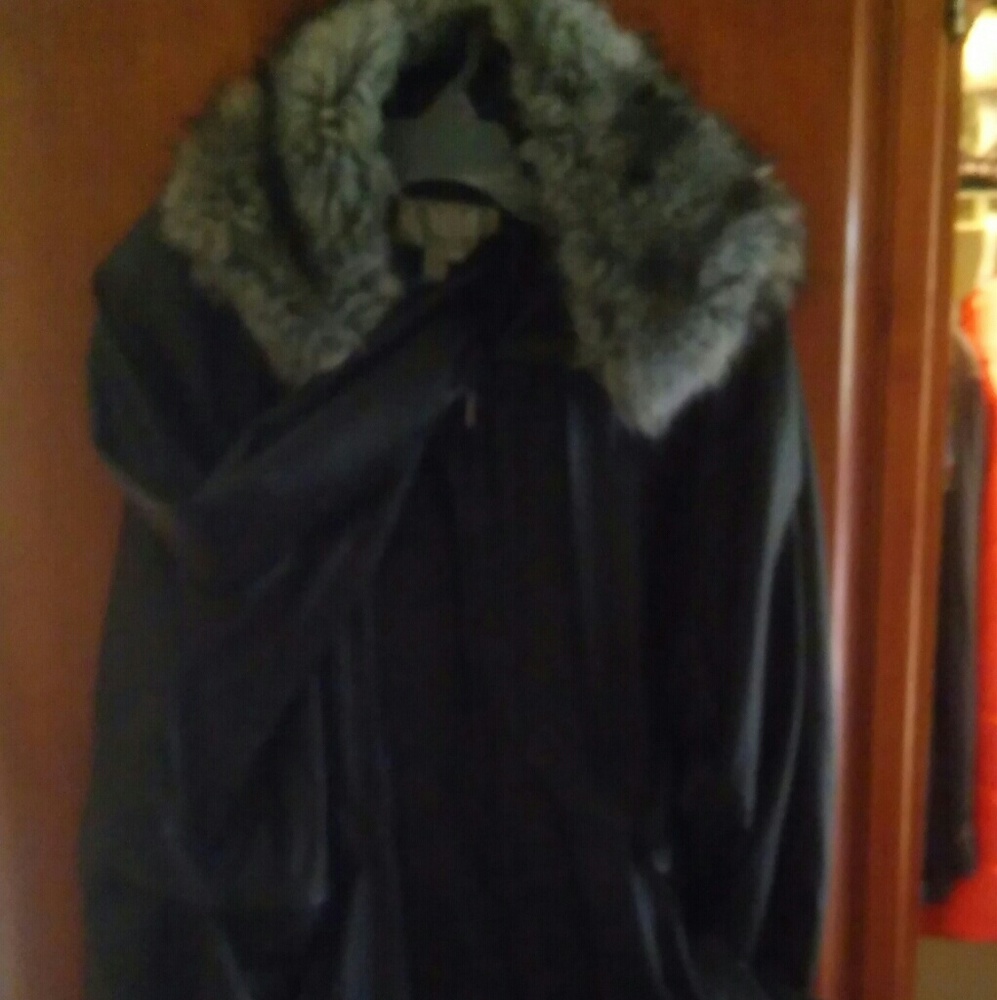 Mid-Length 100% Genuine Leather Coat w/faux fur