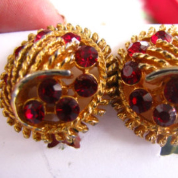 Vintage Jewelry - 1940s PERFECT red glass nouveau clip eararings Vintage Jewelry - 1940s PERFECT red glass nouveau clip eararings