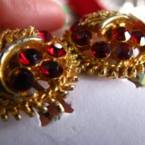 Vintage Jewelry - 1940s PERFECT red glass nouveau clip eararings Vintage Jewelry - 1940s PERFECT red glass nouveau clip eararings