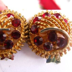 Vintage Jewelry - 1940s PERFECT red glass nouveau clip eararings Vintage Jewelry - 1940s PERFECT red glass nouveau clip eararings