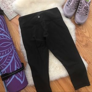 Lululemon Wunder Under Crop Legging (size 6)