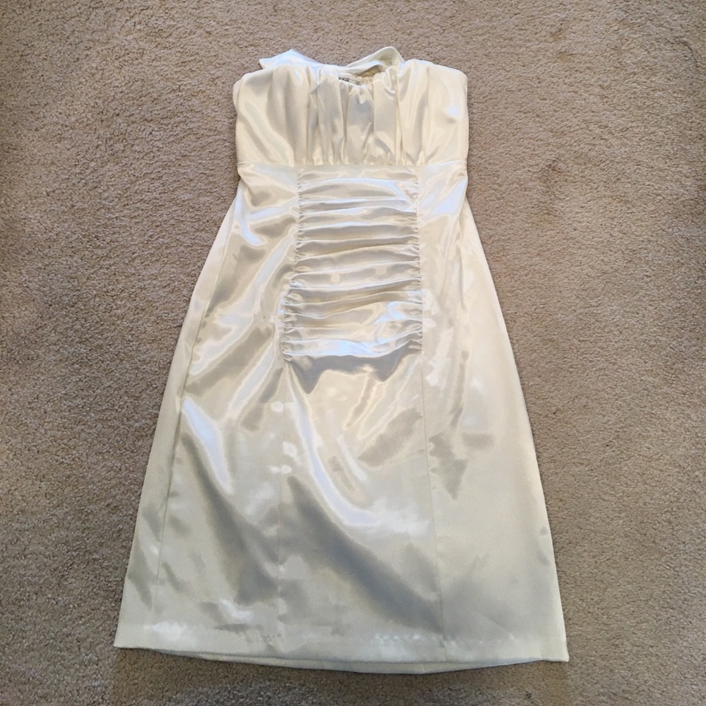 White strapless dress