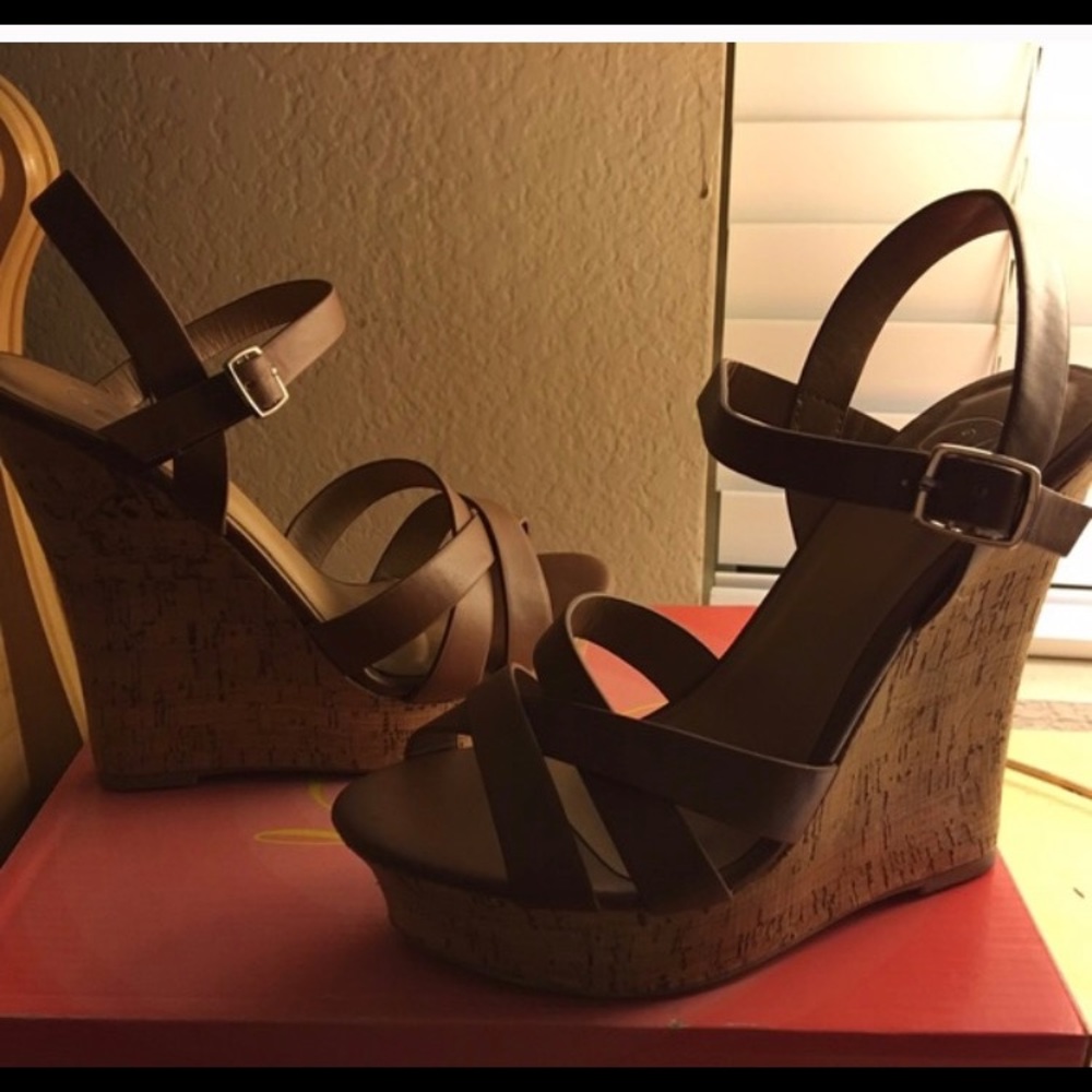 Super cute wedges, size 6
