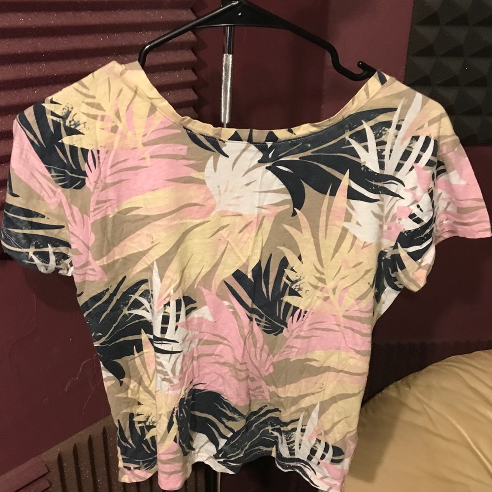 Women's causal shirt for sale 💅🏾👚