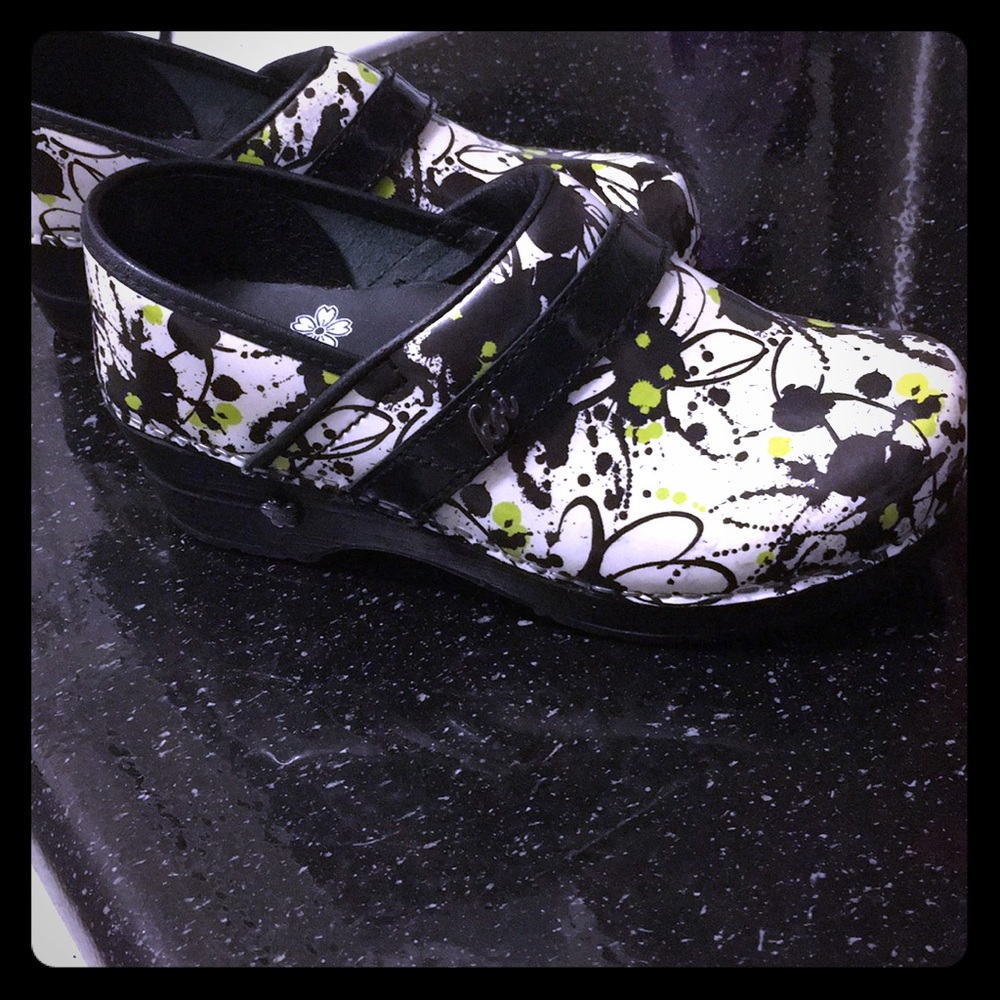 Koi by Sanita nursing shoes