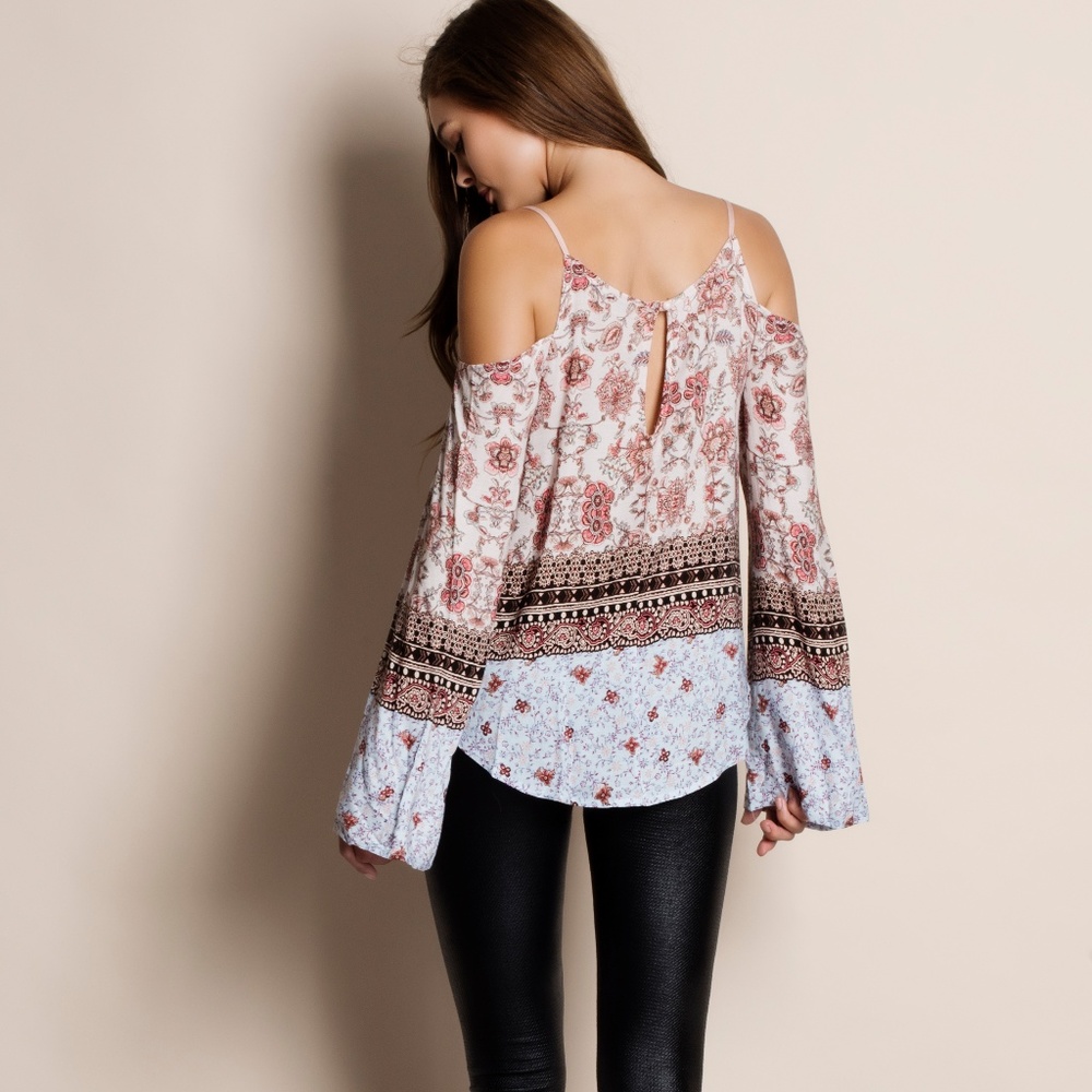 Cold Shoulder Printed Top - Picture 4 of 4