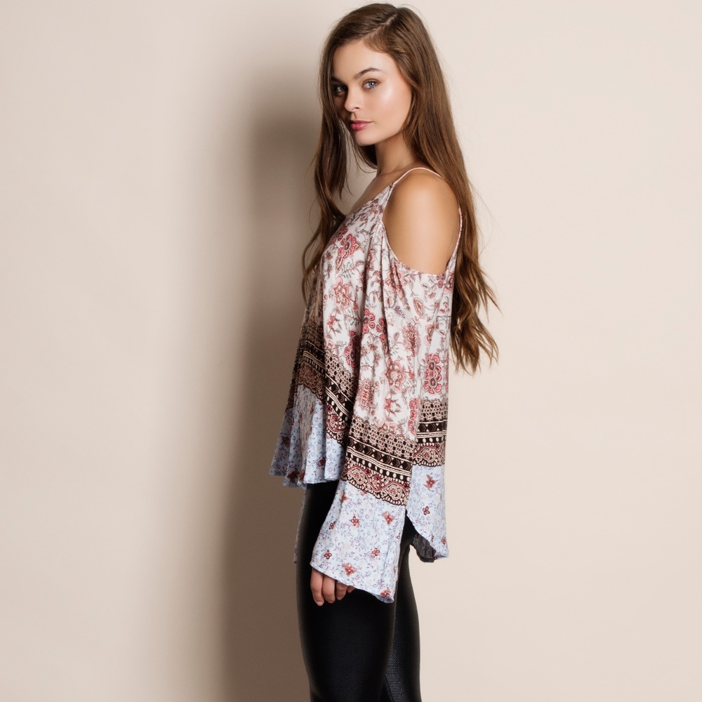 Cold Shoulder Printed Top - Picture 3 of 4