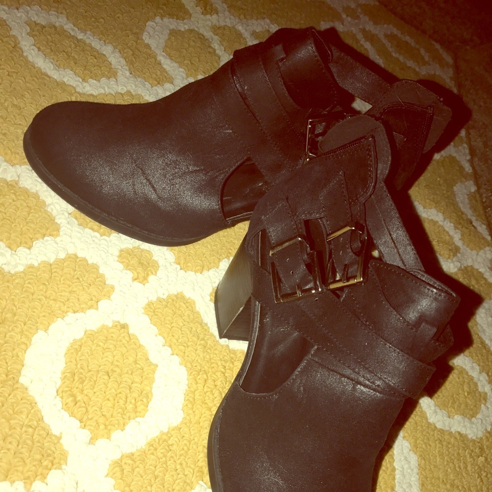 Cut out women's booties