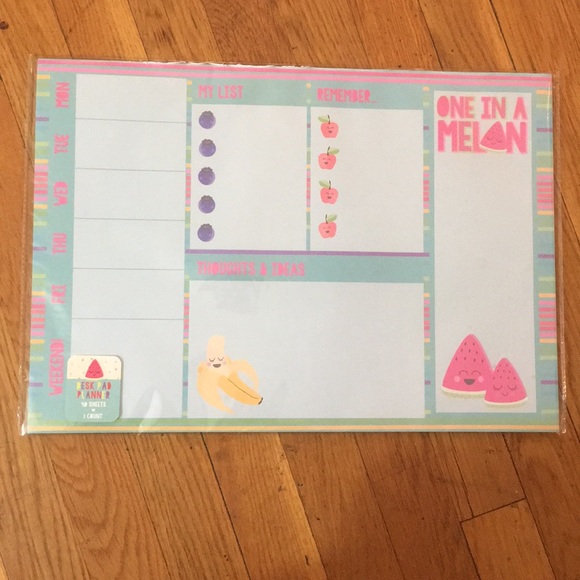 NWT- Desk Pad Planner - Picture 1 of 6