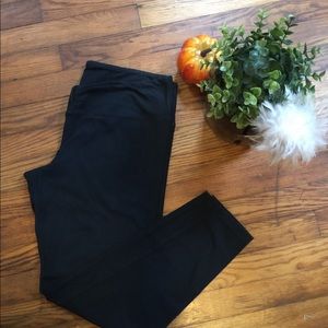 Earth Yoga, Yoga pants