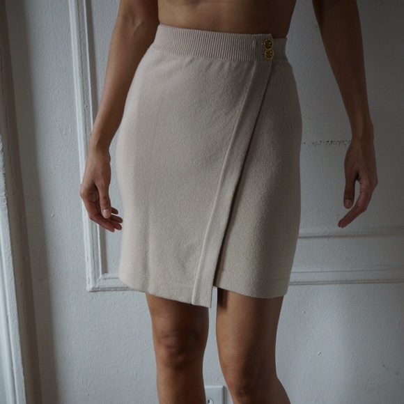 CHANEL 100% Cashmere - Picture 4 of 11