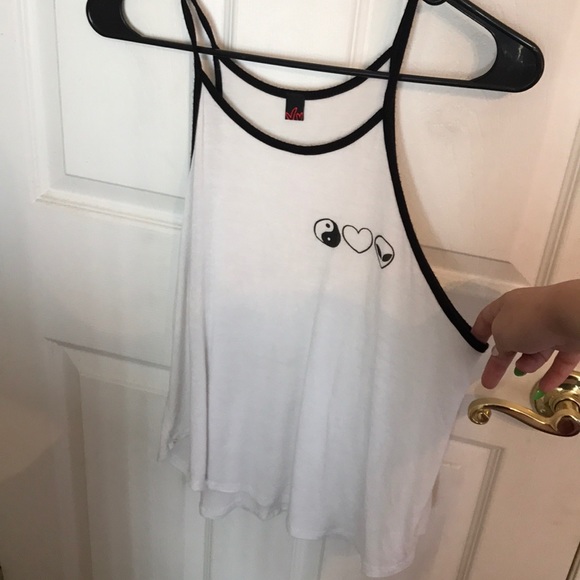 White top - Picture 1 of 1