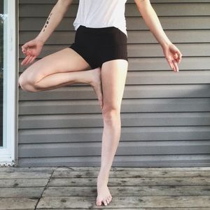 Lululemon // Simply Bare Shorts