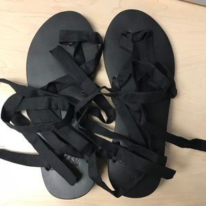 Sseko black leather sandals sz 5 extra ribbon