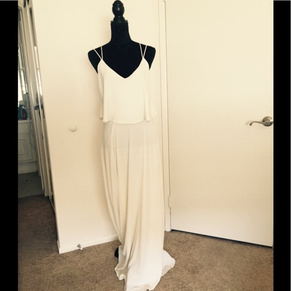 🔴****SOLD***🔴White flowy maxi