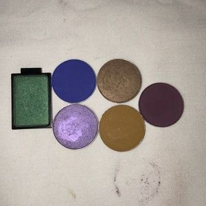 Bundle of single eyeshadows.